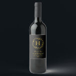 Étiquette Pour Bouteilles De Vin Monogramme or vintage<br><div class="desc">Étiquettes vintages de Monogramme d'or. Design vintage Or Faux avec des accents dorés. Ajoutez une touche spéciale à votre fête avec ce magnifique étiquette de vin moderne, fait également un grand cadeau! Pour plus de personnalisation, cliquez sur le bouton "Customiser" et utilisez notre outil de conception pour modifier ce modèle....</div>