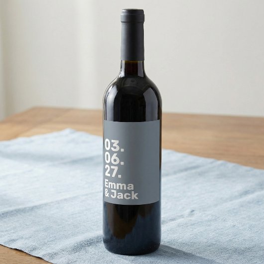 Étiquette Pour Bouteilles De Vin Noms et date de mariage modernes gras gris minimal