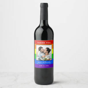 Étiquette Pour Bouteilles De Vin Photo de couple LGBTQ mariés avec rayures arc-en-c