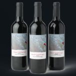 Étiquette Pour Bouteilles De Vin Red Cardinal dans Winter Nature Photo de Christmas<br><div class="desc">Étiquettes de bouteilles avec une photo nature pittoresque représentant un cardinal rouge vif. Contrasté par rapport à un arrière-plan hivernal extérieur avec la neige tombant doucement vers le bas.</div>