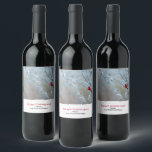 Étiquette Pour Bouteilles De Vin Red Cardinal dans Winter Nature Photo de Christmas<br><div class="desc">Étiquettes de bouteilles avec une photo nature pittoresque représentant un cardinal rouge vif. Contrasté par rapport à un arrière-plan hivernal extérieur avec la neige tombant doucement vers le bas.</div>