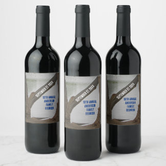 Étiquette Pour Bouteilles De Vin Réunion de famille au lac, chalet rustique au bord