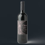 Étiquette Pour Bouteilles De Vin Rose Gold Art Déco Peacock Mariage noir<br><div class="desc">Design unique avec un mélange de paons d'art déco d'or imitation rose de style ancien et une approche graphique audacieuse et moderne, sur un arrière - plan texturé noir. Utilisez l'outil Personnaliser pour ajouter vos informations. Pour les articles correspondants, visitez, s'il vous plaît, ma collection Rose Gold Art Déco Peacocks....</div>