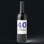 Étiquette Pour Bouteilles De Vin Royal Blue 40 et Fabulous 40th Birthday Party<br><div class="desc">Célébrez vos 40 ans de style avec cet élégant design de 40 ans. Les mots 40 et Fabulous en parties scintillant bleue royale et noir sont mis en utilisant la typographie moderne. Des produits similaires tels que des fournitures de fête et des invitations à une fête d'anniversaire sont disponibles dans...</div>