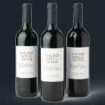 Étiquette Pour Bouteilles De Vin Se Paire Bien Avec Mistletoe minimaliste Noël<br><div class="desc">Minimaliste "Paire bien avec Mistletoe" bouteille de vin de Noël étiquette en couleur simple blanc et or avec style de typographie d'écriture moderne et élégant. Customisez avec l'occasion, l'année/message court et le nom de l'expéditeur/du donneur. Modifiez la couleur et/ou la couleur du texte de l'arrière - plan en fonction de...</div>