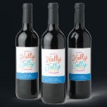 Étiquette Pour Bouteilles De Vin Tags cadeaux Holly Jolly Christmas<br><div class="desc">Cette collection de produits présente un design de typographie de vacances gai avec l'expression "Avoir un Noël Holly Jolly" dans des couleurs vives et attrayantes et une police de script moderne. Le lettrage ludique et les teintes vibrantes apportent une touche joyeuse et contemporaine à la décoration et aux cadeaux de...</div>