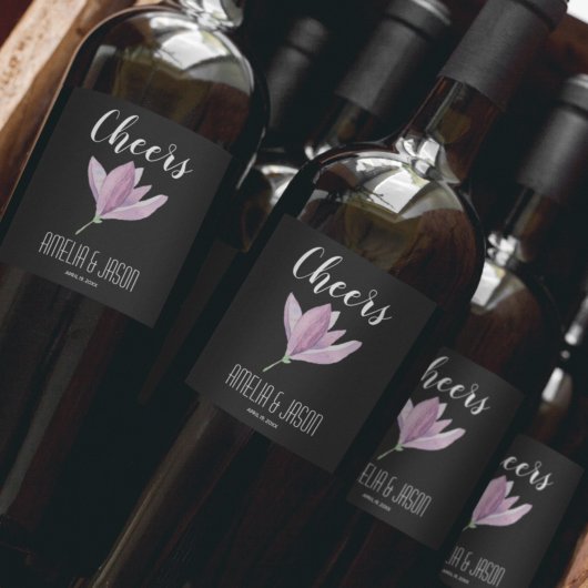 Étiquette Pour Bouteilles De Vin Violet Magnolia Blossom sur le Mariage noir