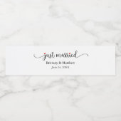 Étiquette Pour Bouteilles D'eau Calligraphie Coeur Rouge Juste Marié Mariage (Étiquettes simples)