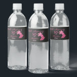Étiquette Pour Bouteilles D'eau Chic 50th Birthday Pink Woman Dancer Nom personnel<br><div class="desc">Ces étiquettes amusants de bouteilles d'eau présentent une femme d'esprit libre qui danse, ses cheveux longs qui balancent, avec des cymbales dans les mains, recolorés dans les tons roses, à l'origine d'une lithographie vintage de Walter Crane intitulée "Dancing Nymph." "50 and Fabulous" est affiché en polices roses décoratives sur un...</div>