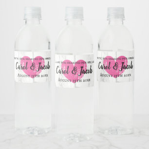 Étiquette Pour Bouteilles D'eau Coeur rose rustique personnalisé et panneau en boi