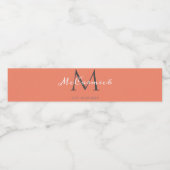 Étiquette Pour Bouteilles D'eau Coral moderne Orange Script Monogramme Mariage (Étiquettes simples)