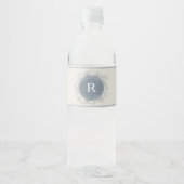 Étiquette Pour Bouteilles D'eau Dusty Blue Monogramme Mariage (Devant)