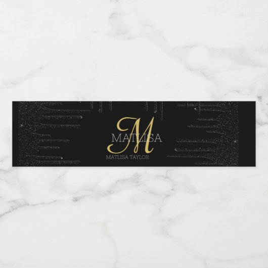 Étiquette Pour Bouteilles D'eau Élégant Monogramme Driving Black Gold Script (Étiquettes simples)