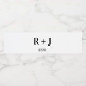 Étiquette Pour Bouteilles D'eau Mariage de monogramme blanc et noir moderne (Étiquettes simples)