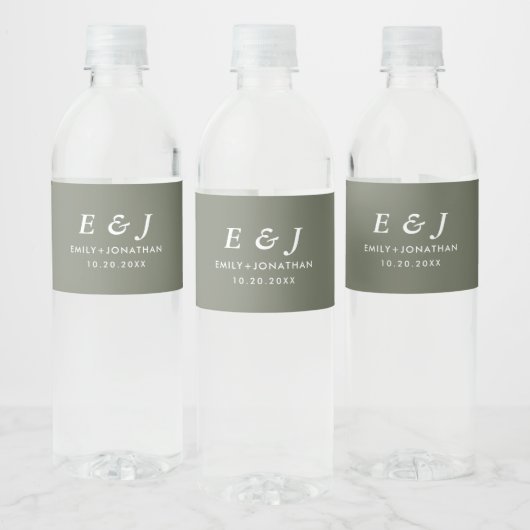 Étiquette Pour Bouteilles D'eau Mariage vert Monogram Sage moderne (Bouteilles)