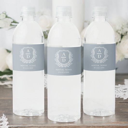 Étiquette Pour Bouteilles D'eau Monogramme bleu foncé Mariage Floral Crest