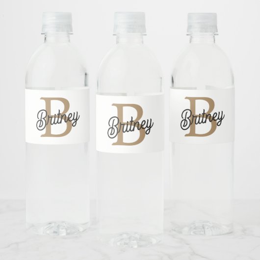Étiquette Pour Bouteilles D'eau Monogramme moderne élégant Nom Black Gold Script (Bouteilles)