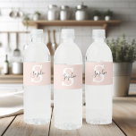 Étiquette Pour Bouteilles D'eau Nom personnalisé moderne Monogram Pastel Rose<br><div class="desc">Nom personnalisé moderne Monogram Pastel Rose</div>