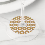 Étiquette Pour Verre De Vin Latkes Happy Hanoukka Chanukah Jours fériés juifs<br><div class="desc">Design présente une illustration originale d'une délicieuse crêpe de pommes de terre au latke surmontée de crème aigre, un aliment de base de la cuisine de vacances juive. Idéal pour les célébrations Hanoukka ! Ce design de latkes de Chanukah est également disponible sur d'autres produits. De nombreux autres modèles de...</div>