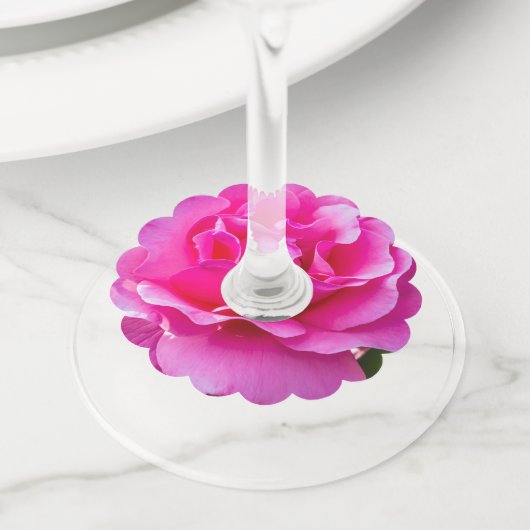 Étiquette Pour Verre De Vin Rose délicate. (De près)