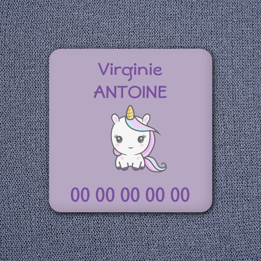 Étiquette pourpre pour enfants avec une mignonne l