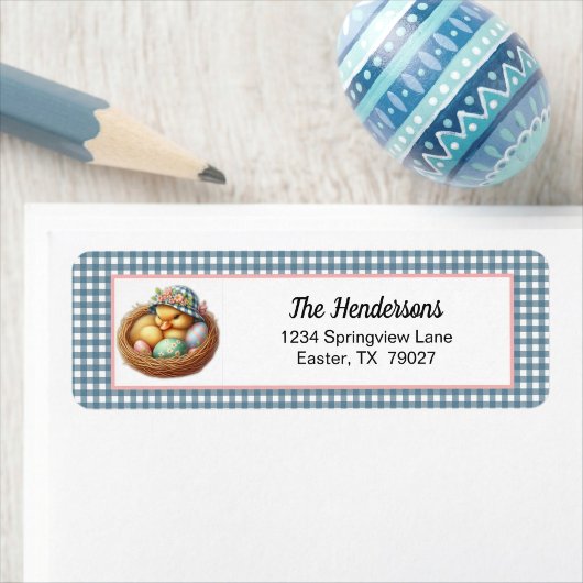 Étiquette Poussin de Pâques avec des œufs sur carreau bleu à