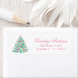 Étiquette Preppy Pink & Green Christmas Tree Adresse de reto<br><div class="desc">PreppyPrint.com - Célébrez Noël avec style! Ajoutez votre touche personnalisée. Transférez aussi ce design sur les produits de votre choix ! Veuillez visiter mon magasin de créateurs,  PreppyPrint.com,  pour la coordination des articles.</div>