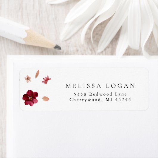 Étiquette Pressé rose rouge et crème, design Mariage floral (En situation)