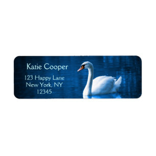 Étiquette Pretty white swan floating on blue lake