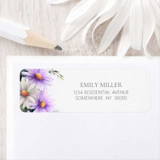 Étiquette Purple and White Daisies Return Address Label (En situation)
