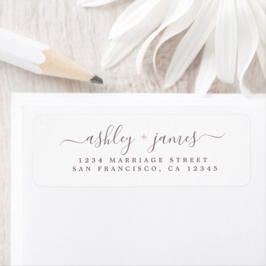 Étiquette Purple Elegant Script Mariage Adresse de retour (En situation)