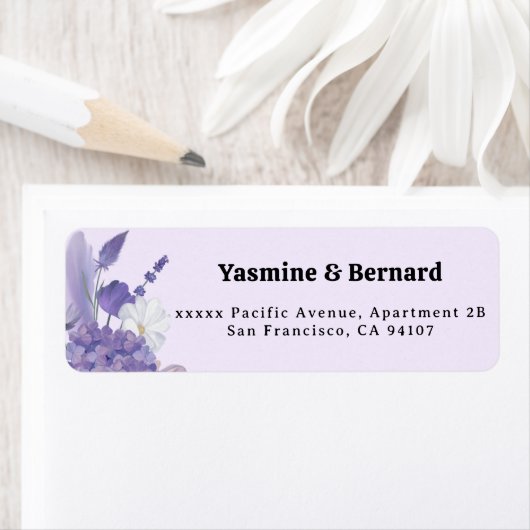 Étiquette Purple Floral Wedding Return Address (En situation)