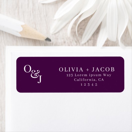 Étiquette Purple magenta script design Monogram Mariage (En situation)