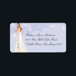 Étiquette Purple Pastel Romantic Mariée Adresse de retour Ét<br><div class="desc">Nos étiquettes d'adresse de retour pour mariée romantique sont la touche finale parfaite pour vos invitations de douche nuptiale, invitations de mariage ou cartes de notes de remerciement. Cet article présente une mariée sur un arrière - plan pastel violet avec des cordes de lumière aux bougies. Des invitations à la...</div>