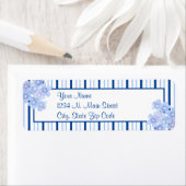 Étiquette Rayures Bleues Et Blanches Avec Garniture Florale (En situation)