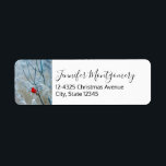 Étiquette Red Cardinal dans Winter Nature Photo de Christmas<br><div class="desc">Retourner les étiquettes d'adresse avec une photo nature pittoresque avec un cardinal rouge vif. Contrasté par rapport à un arrière-plan hivernal extérieur avec la neige tombant doucement vers le bas.</div>