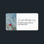 Étiquette Red Cardinal dans Winter Nature Photo de Christmas<br><div class="desc">Étiquettes de adresse avec une photo nature pittoresque représentant un cardinal rouge vif. Contrasté par rapport à un arrière-plan hivernal extérieur avec la neige tombant doucement vers le bas.</div>
