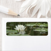 Étiquette Réflexion des coussinets à fleurs d'eau blanche da (En situation)