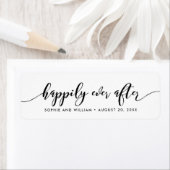 Étiquette Relax Script Happily Ever After Wedding Favor (En situation)
