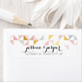 Étiquette RETOUR ADRESSE triangle moderne aztèque corail mot (En situation)