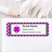 Étiquette Ribbon de Clover violet par Kenneth Yoncich (En situation)