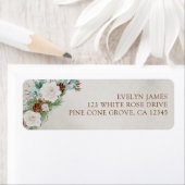 Étiquette Rose blanche et cône de pin Adresse de retour du M (En situation)