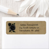 Étiquette Rose noir sur parchemin Brown gothique (En situation)