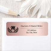 Étiquette Rose or monogramme initiales adresse de retour (En situation)