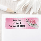 Étiquette rose rose en main sur vichy (En situation)