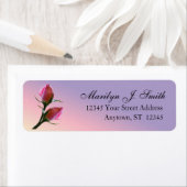 Étiquette Roses Rose Double Sur Violet (En situation)