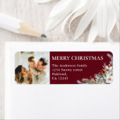 Étiquette Rouge moderne Elégant Photo & Pine Verdure Noël (En situation)
