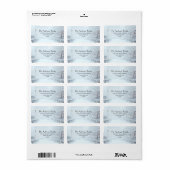 Étiquette Rue couverte de neige bordée d'arbres et d'lampada (Feuille entière)