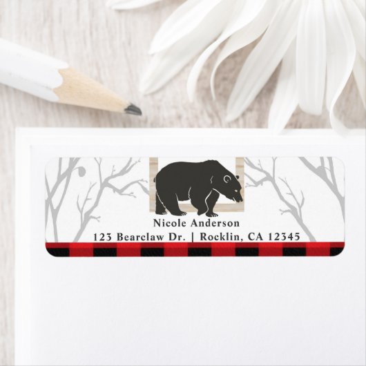 Étiquette Rustic Bear & Red Plaid Woods Invitation de la fêt (En situation)