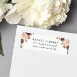 Étiquette Rustic Bloom Adresse de retour<br><div class="desc">Conçues pour s'adapter à notre collection de faire-part de mariage florales Rustic Bloom, ces élégantes étiquettes d'adresses de retour présentent des accents de fleurs roses et maman d'automne dans des tons aquarellés de bordeaux, marsala, rougissant et ivoire avec des feuilles verts et du feuillage. Un choix chic pour les mariages...</div>